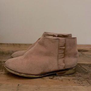 Light pink suede like ruffle booties 12